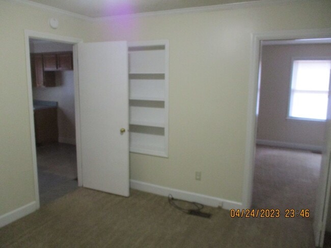 Building Photo - Eleventh Ave., 810