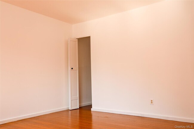 Building Photo - 259 Village Ct