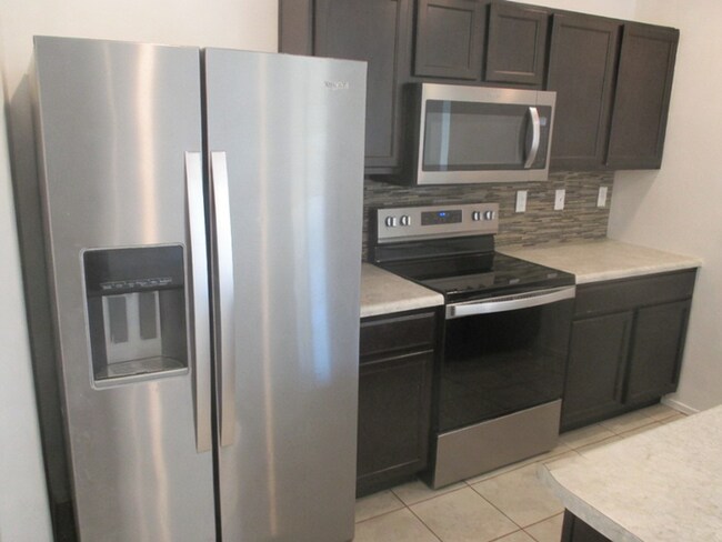 Building Photo - Bright 3BR + Fenced Yard + Community Pool Access in Rancho Sahuarita