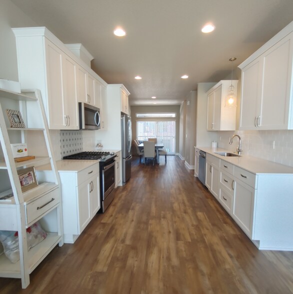 Building Photo - 17215 SW Goldcrest Ln