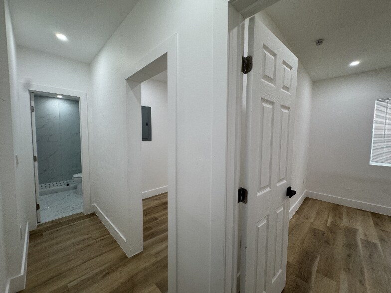 Building Photo - 4028 SW 11th St