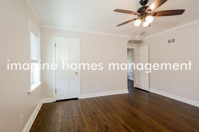 Building Photo - Lovely Updated Home in Shaftesbury Ave