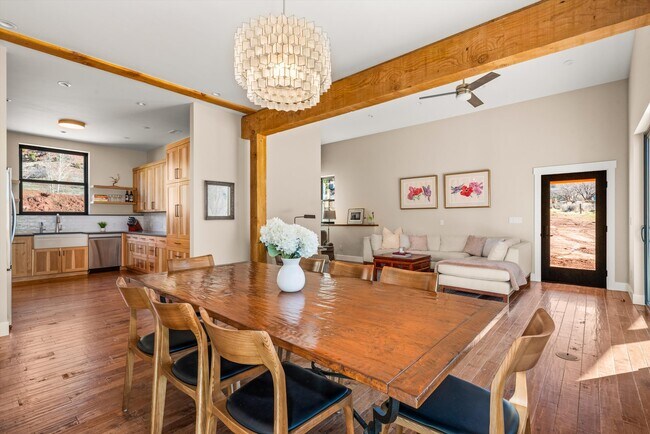 Building Photo - 106 Castle View Dr