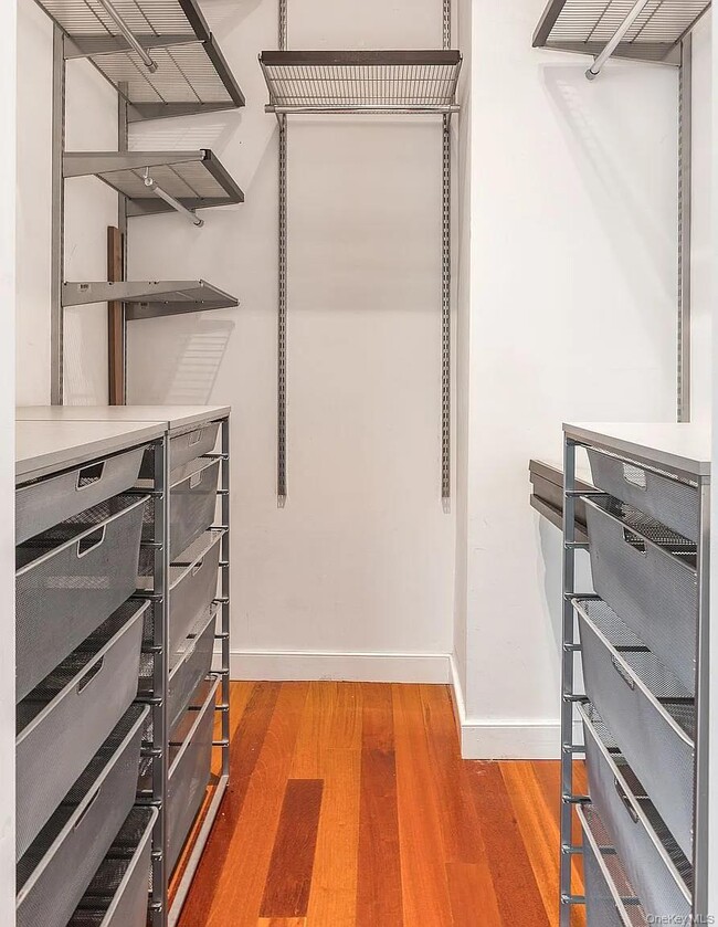 Building Photo - 250 S End Ave