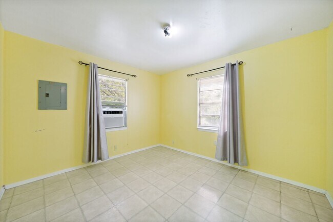 Building Photo - CHARMING DENVER HEIGHTS 3-BEDROOM