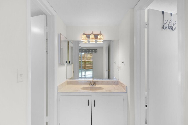 Building Photo - 3254 SE Aster Ln