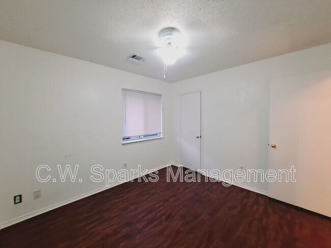 Building Photo - 4617 Sandera Ln