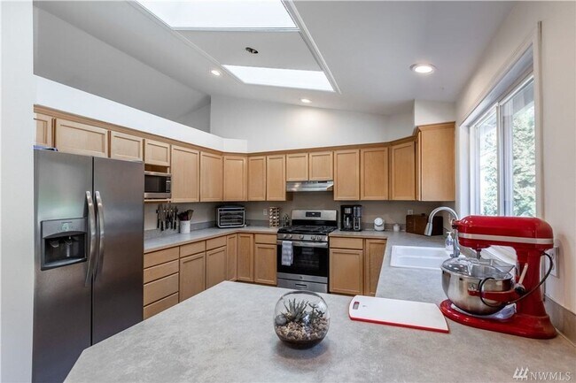 Building Photo - Spacious 3 Bed/2.75 Bath Home in Arlington...