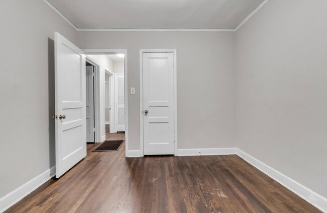 Building Photo - Charming 3BR/1BA Home with Spacious Yard & Great Location
