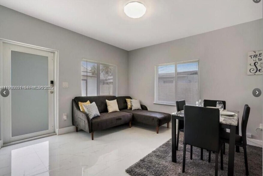 Building Photo - 1526 NE 110th St