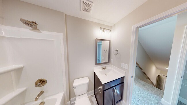 Building Photo - 3 bedrooms almost brand new house