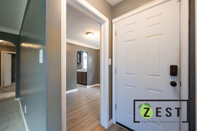 Building Photo - Beautiful 3 bedroom 1 Bath OPEN HOUSE 11/26 2PM-2:30PM