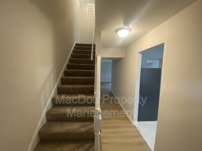 Building Photo - 531 Olde Greenwich Cir