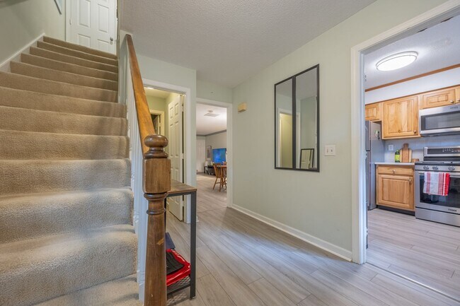 Building Photo - Price Reduction! Spacious Townhome with po...