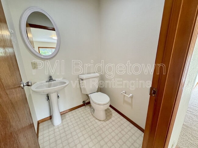Building Photo - 11814 SW Dickinson Ct