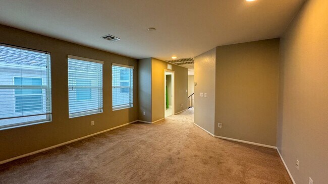 Building Photo - 4-bed, 2.5 bath, 2,498 sq ft home in Mount...