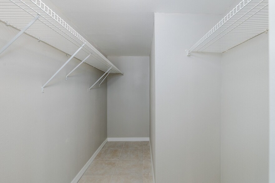 Building Photo - 464 N Paula Dr