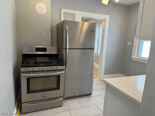 Building Photo - 3231 W 121st St