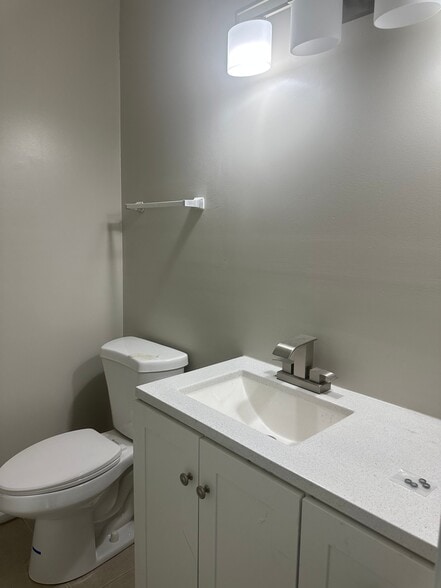 Building Photo - 5574 Windwood Rd