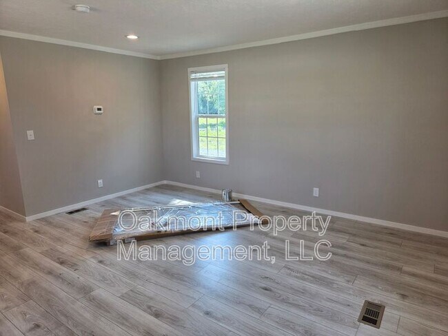 Building Photo - 223 Plum Dr