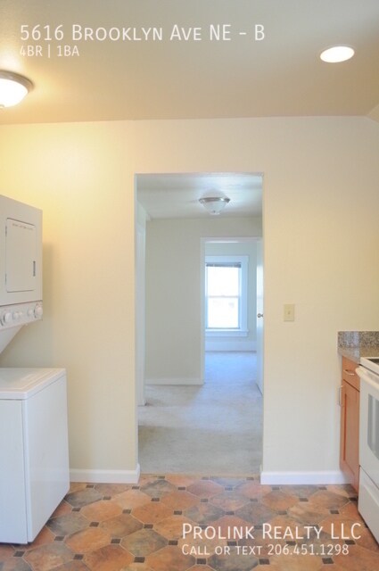 Building Photo - 5616 Brooklyn Ave NE