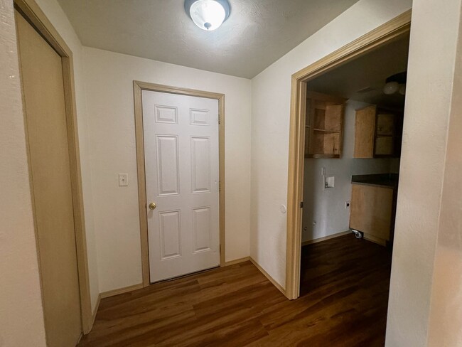 Building Photo - 824eri