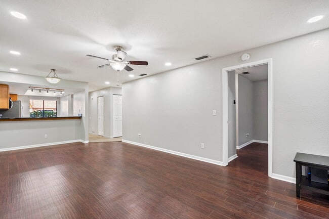 Building Photo - 7360 Ulmerton Rd