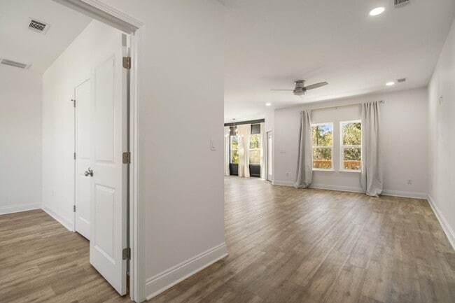 Building Photo - 4902 Kensington Ln