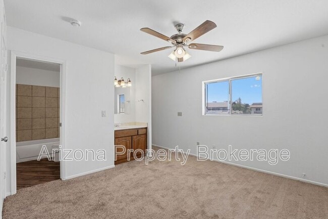 Building Photo - 238 E Vine Cir