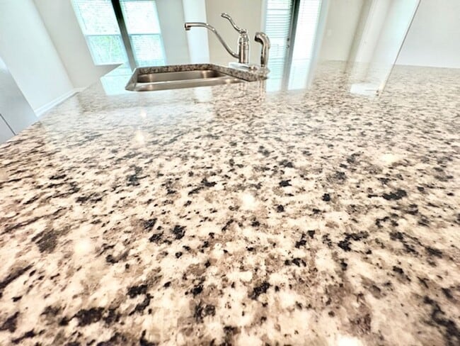 Building Photo - 462 Whispering Creek Ave