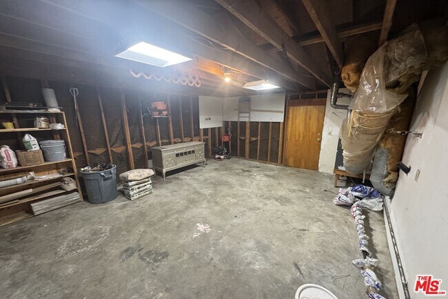 Building Photo - 2317 Maplewood Way