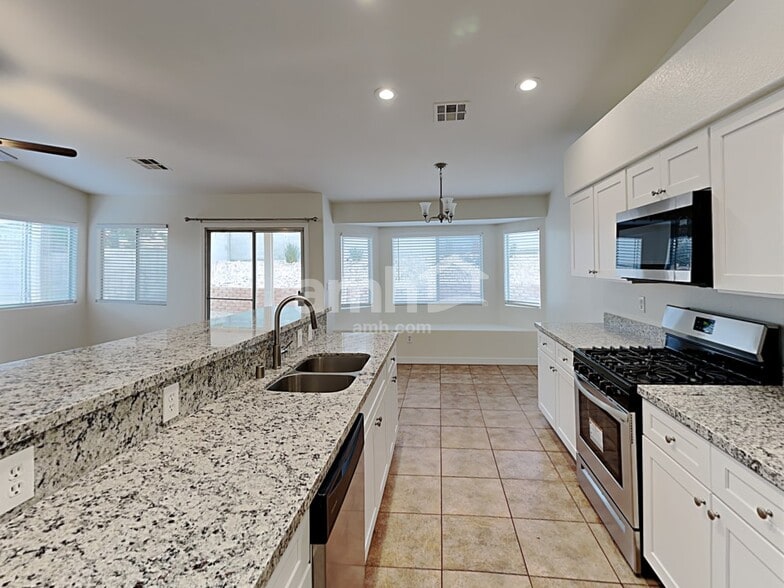 Building Photo - 504 Duran St