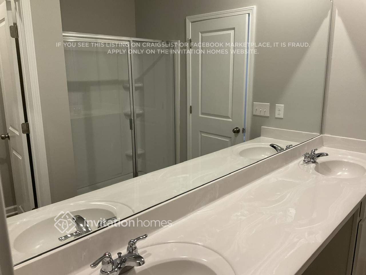 Building Photo - 520 Almere Dr