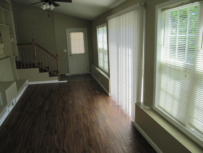 Building Photo - 1009 Filmore Ave