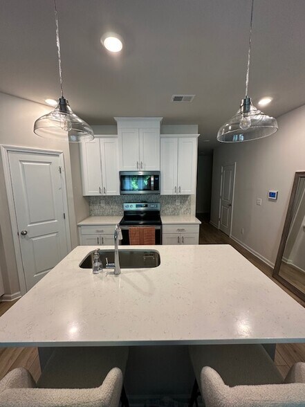 Building Photo - 1053 Plumcrest Dr