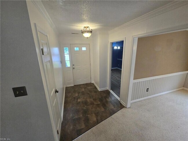 Building Photo - 921 Martingale Ct