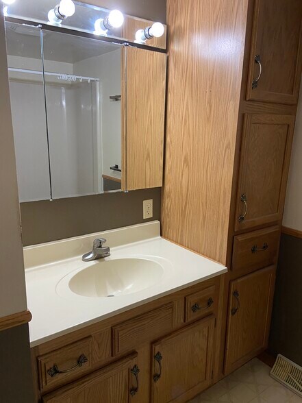 Primary Photo - 427 N 4th St