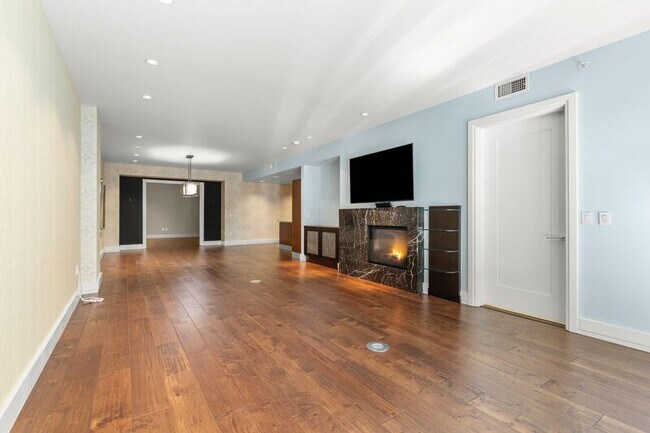 Building Photo - 311 NW 12th Ave