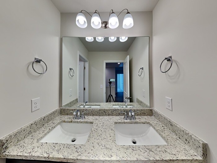 Building Photo - 123 Wayne Ln