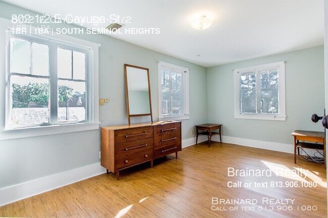 Building Photo - 802 E Cayuga St