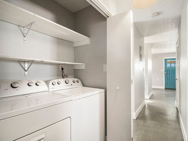 Building Photo - 3 bdrm, 1 bath in Grant Park