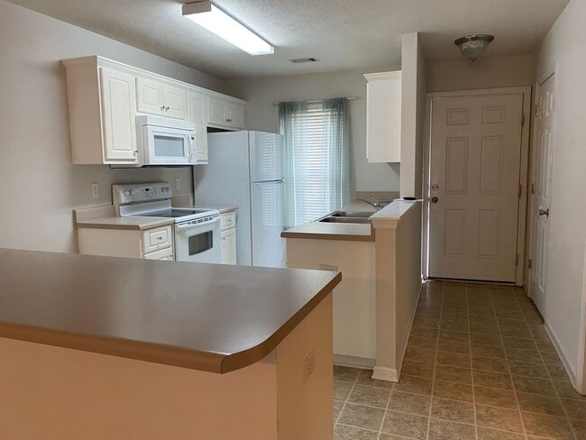 Building Photo - Wheeler Lake Townhome in West Augusta