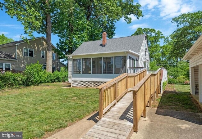 Building Photo - 4038 Poplar St