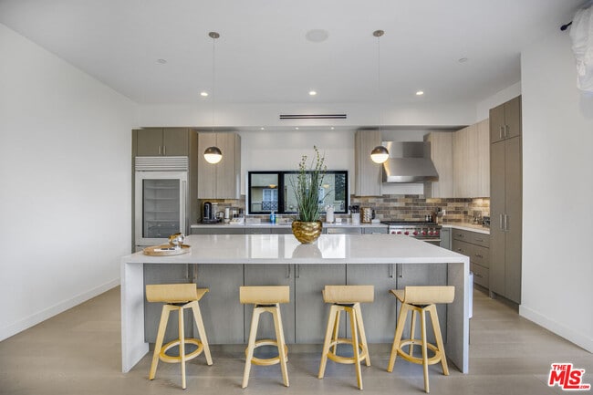 Building Photo - 10563 Ashton Ave