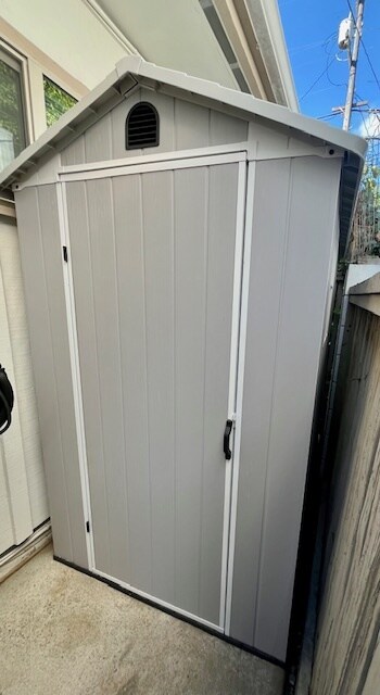 Dedicated lockable storage shed photo #1 - 1327 La Palma St
