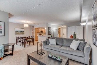 Building Photo - York Plaza