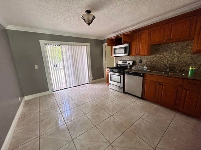 Building Photo - 7347 Pinedale Dr