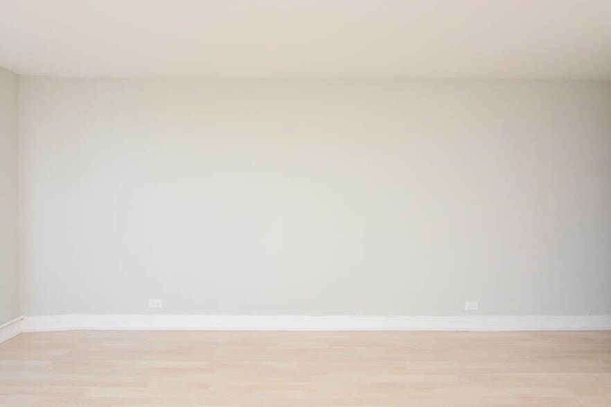 Building Photo - 450 W Wellington Ave