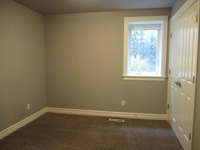 Building Photo - 2 Bedroom 2 Bath Condo in the Hunt Highlan...