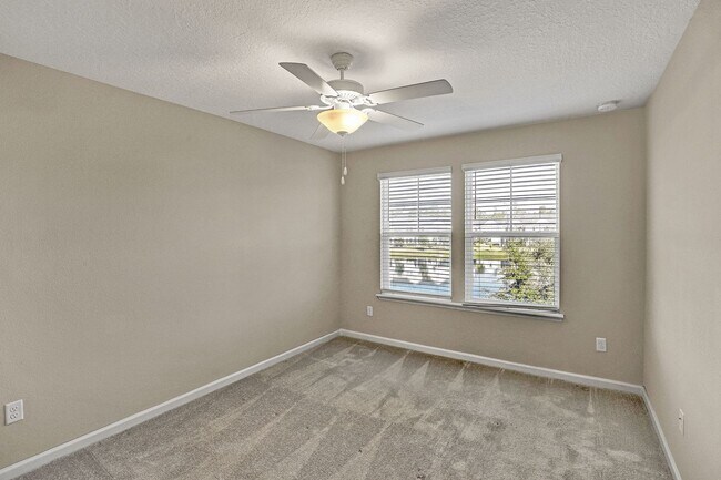 Building Photo - 3 bedroom/ 2.5 bath townhome in Beachwalk!